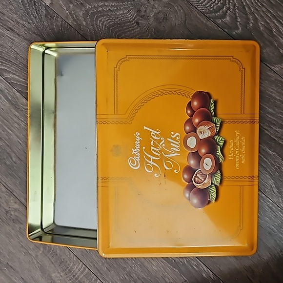 Cadbury Hazelnut Tin box - Picture 2 of 3